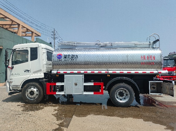 SCS5180GSYDFH6型食用油运输车 （3950/4700轴距 260马力）