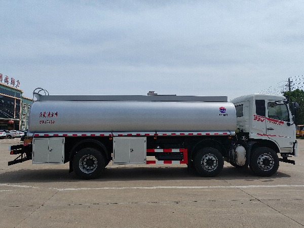 SCS5257GPGDFV6型普通液体运输车（平顶）