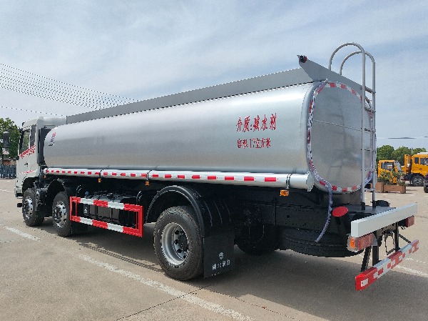 SCS5257GPGDFV6型普通液体运输车（平顶）