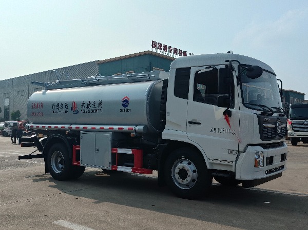 SCS5181GPGDFH6普通液体运输车（12.35方 3950轴距）