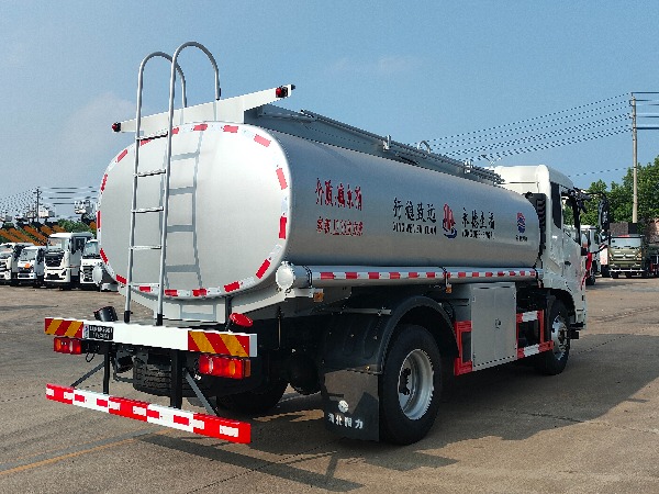 SCS5181GPGDFH6普通液体运输车（12.35方 3950轴距）
