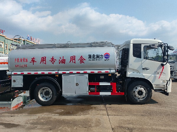 SCS5180GSYDFH6型食用油运输车 （3950/4700轴距 260马力）